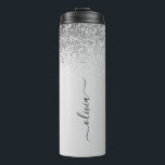 Garrafa Térmica Script Girly Sparkle Glitter Monograma de Silver<br><div class="desc">Folha de Prata Folha Metálica Espessante Glitter Brutado Monograma Nome Monograma Bebida Tumbler. Isto faz o doce e perfeito aniversário de 16 anos,  casamento,  chá de panela,  aniversário,  chá de fraldas ou festa de solteira presente para alguém que ama luxo de luxo e estilos quíticos.</div>