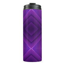 Uma caneca de viagem roxa com uma tampa preta eleg