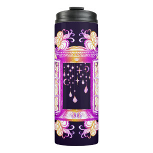 Garrafa Térmica Uma janela de vintagem aberta com pingantes contra