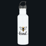 Garrafa Típica Moderna De Abelhas<br><div class="desc">Esta design moderna apresenta uma abelha de mel com o texto "tipo" abaixo na escrita de caligrafia moderna. #bekind #gênero #posie #posito #positivo #moderno #motivacional #inspire #inspiracional #na moda #simples #elegante #trendy #tendências #estilo #na moda ##tipografia #natureza #beberrgarrafa #wattergarrafa #watkware #cozinha #fora de casa #viagem #presentes ##</div>