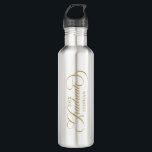 Garrafa Tipografia de Script Dourado Elegante do formando<br><div class="desc">Formando: um elegante design de tipografia dourada com um nome e ano personalizáveis.</div>