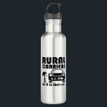 Garrafa Trabalhadores Postais De Transporte Rural Fazem-No<br><div class="desc">Engraçado e fofo trabalhador de escritório poste,  piada de operadoras rurais na tipografia moderna e piada que diz "Transportadoras rurais fazem isso em seus carros". Um presente engraçado para um colega de trabalho,  familiares ou amigos que trabalham no serviço postal. Perfeito para qualquer ocasião especial ou como presente</div>