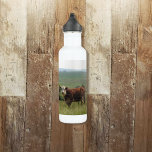 Garrafa Vaca branca na Fazenda com fundo Bonito<br><div class="desc">Fotografia de fazenda. Fotografia que tirei de uma vaca num campo numa pequena cidade do Centro-Oeste,  em Wisconsin.</div>
