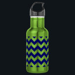 Garrafa Zigzag verde marinho e Apple<br><div class="desc">Linhas alternadas de ziguezags brancos e marinhos constituem esse padrão gráfico em negrito. O design azul escuro e branco foi desenhado digitalmente do zero. Imagem de pixel 9000 x 6000 criada digitalmente. Copyright ©2013 Claire E. Skinner, Todos os direitos reservados. Para ver este design em outros itens, clique no link...</div>