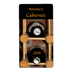 Garrafas de vinho na etiqueta da cremalheira