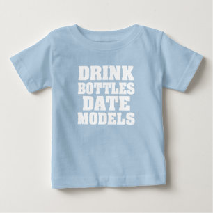 Garrafas Engraçadas Data Modelos camisa do bebê