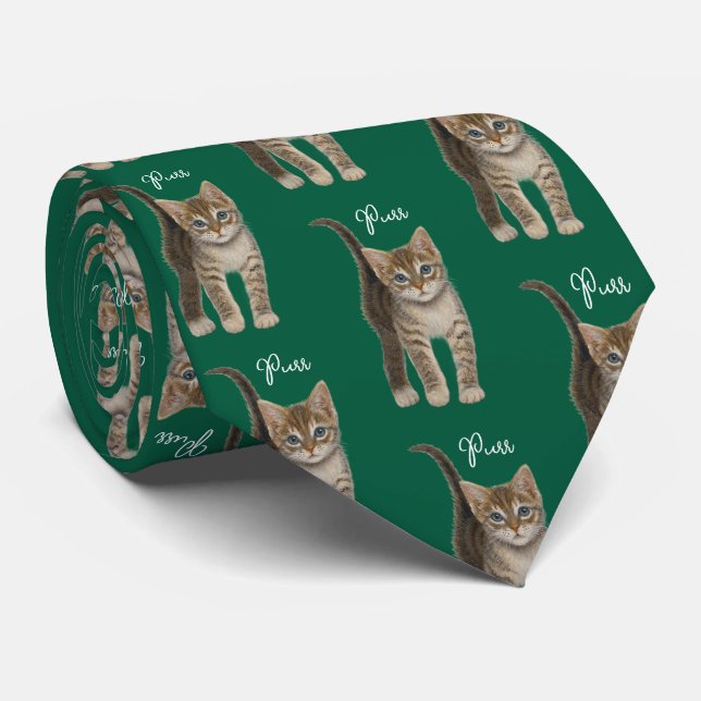 Gatinho Malhado Com Gravata de Texto (Rolled)