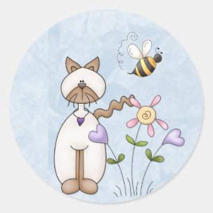 Gato branco de Whimiscal com etiquetas das flores