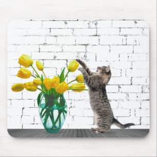 Gato com Mousepad de Buquê de Tulipa Amarelo