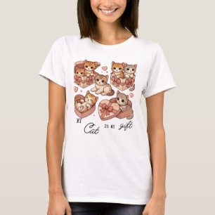 Gato de presente bonitinho de camiseta