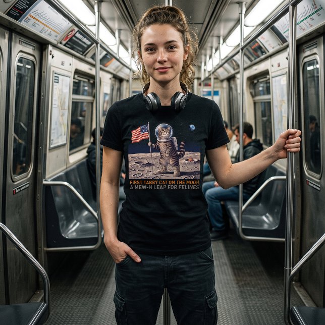 Gato Malhado na Camiseta Astronauta da Lua Funny R (Criador carregado)