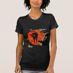 Gato preto e camisa do Dia das Bruxas dos bastões