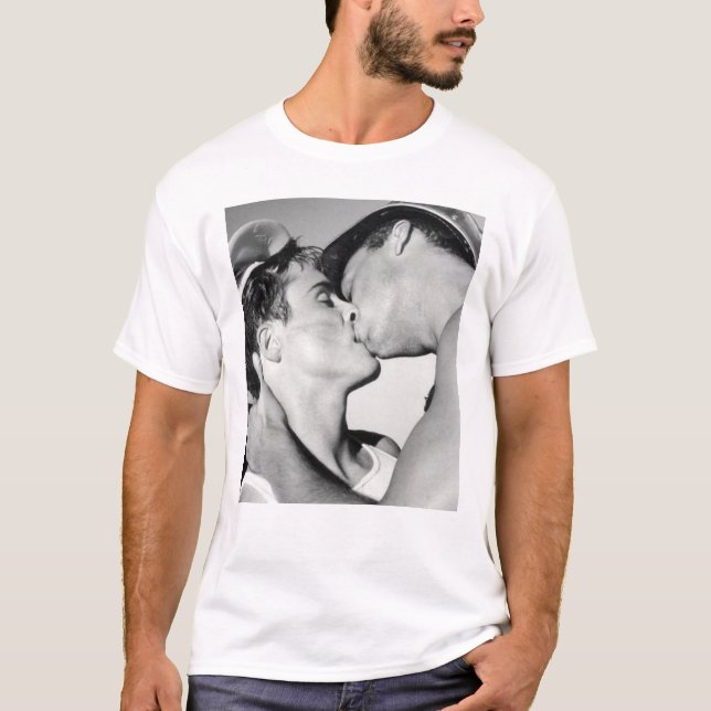 GAY MALE KISS T-Shirt (Frente)