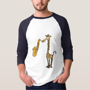 Girafa CG com camisa do saxofone