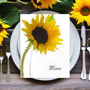 Girassol amarelo no menu branco do casamento