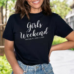 Girls Weekend Ausente T-shirt Data Personalizada<br><div class="desc">A camisa perfeita para comemorar seu fim de semana entre meninas e mulheres. Esteja você comemorando um aniversário, planejando uma mini reunião, festa de solteira ou apenas saindo com suas amigas, esta camisa vai colocar o palco para o melhor fim de semana/viagem de sempre. Personalize adicionando o local e a...</div>