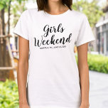 Girls Weekend Ausente T-shirt Data Personalizada<br><div class="desc">A camisa perfeita para comemorar seu fim de semana entre meninas e mulheres. Esteja você comemorando um aniversário, planejando uma mini reunião, festa de solteira ou apenas saindo com suas amigas, esta camisa vai colocar o palco para o melhor fim de semana/viagem de sempre. Personalize adicionando o local e a...</div>
