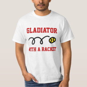 Gladiador com um t-shirt do tênis da raquete