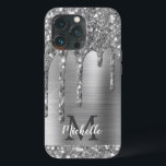Glam Chic Silver Glitter Drives Monograma Metal<br><div class="desc">Cinza elegante, moderna, cinzenta prateada goteja cinza nome personalizado metálico e capas de iphone monograma. Este design apresenta pingos de brilho de cinza prateada em fundo de metal escovado de cinza com modelo de texto personalizado monograma inicial e nome próprio personalizado. Um presente feminino perfeito para mulheres e raparigas que...</div>