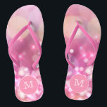 Glamorus cor-de-rosa brilha Chinelos monogramas<br><div class="desc">NewParkLane - Prepare-se para o verão com esses chinelos monogramas, com um fundo cinza rosa, cinza e um quadro rosa quente para o seu monograma. Design para qualquer garota que ama glamour! Fácil de personalizar no Zazzle com seu próprio texto para um design personalizado. Todo estilo de texto, cores, tamanhos...</div>
