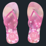 Glamorus cor-de-rosa brilha Chinelos monogramas<br><div class="desc">NewParkLane - Prepare-se para o verão com esses chinelos monogramas, com um fundo cinza rosa, cinza e um quadro rosa quente para o seu monograma. Design para qualquer garota que ama glamour! Fácil de personalizar no Zazzle com seu próprio texto para um design personalizado. Todo estilo de texto, cores, tamanhos...</div>