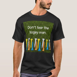 Golfe não teme o homem bogey com camisetas em ver