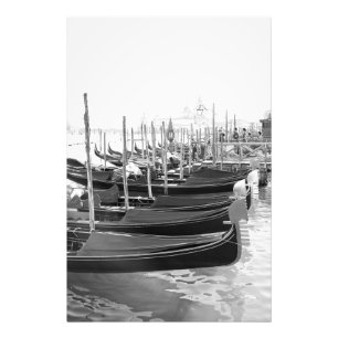 Gôndola Venetian na água - impressão da foto