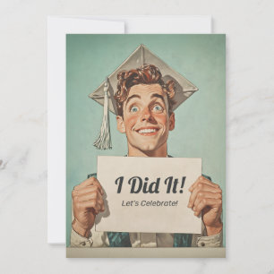 Graduado Feliz Segurando Convite