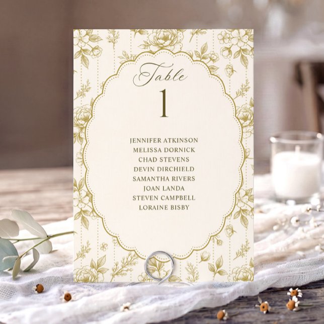 Gráfico de Assentos de Casamento Floral Dourado e  (Gold and ivory French floral seating chart card with oval scalloped frame.)