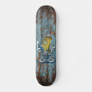Grafite de skates sur planche en bois usée