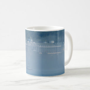 Grand Hotel Através Da Caneca De Café