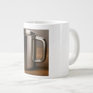 Grande caneca preta elegante para amante de café