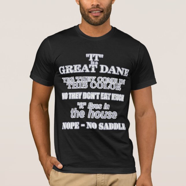 Grande Dane Walking Respostas a T-Shirt Escuro (Frente)