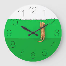 Grande Gato vermelho de tabby rasga relógio de papel redo