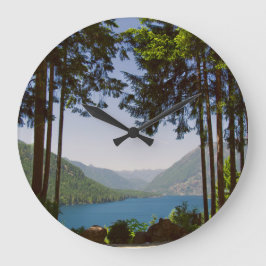 Grande Lago Cushman no Relógio de Verão