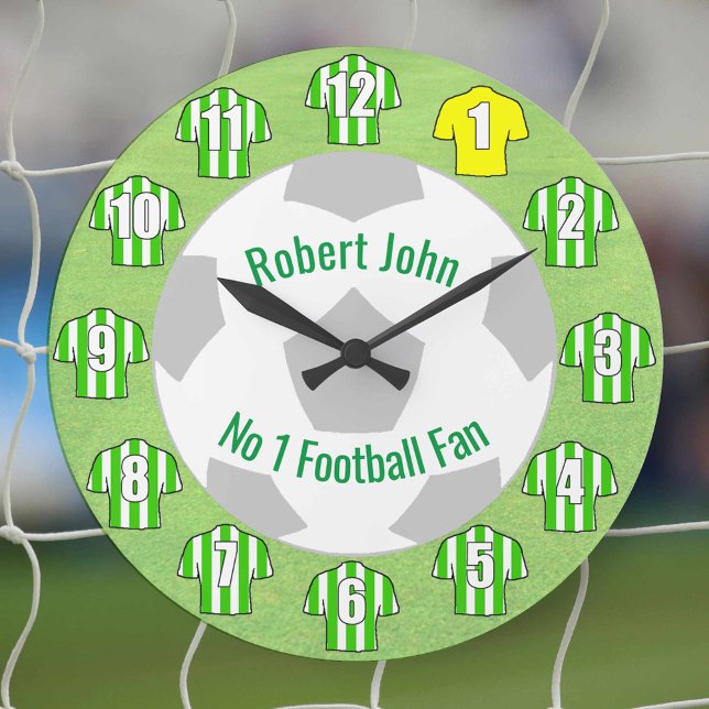 Grande Relógio de futebol - Camisas Verdes em Greve (Green and white striped football shirts on a clock for number 1 fan)