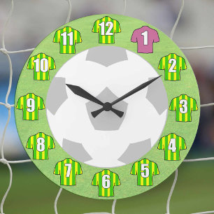 Grande Relógio de futebol - com camisas verdes e amarela