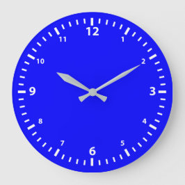 Grande Relógio de Número Branco no Azul