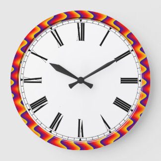 Grande romano tem relógio clássico de parede