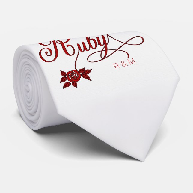 Gravata 40º aniversário de Ruby com Data e Iniciais (Rolled)