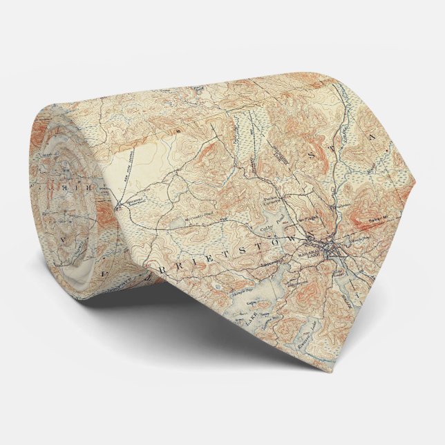 Gravata Aldeia e área do lago Saranac em Adirondacks (Rolled)