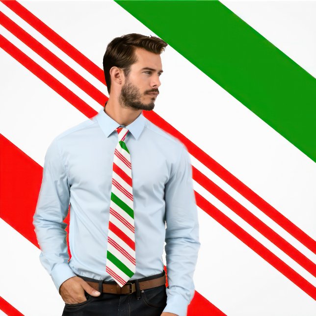 Gravata Amarra de Canas Vermelha, Branca e Verde (Man wears a Red, White and Green Candy Cane Tie
)
