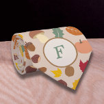 Gravata Autumn Pattern Monograma Neck Tie<br><div class="desc">Uma gravata de pescoço com um padrão de outono, incluindo o carvalho, a faia, o carvalho e as folhas de avelã, o cogumelo, a abóbora, a castanha e as nozes em cores de outono e uma letra Monograma. Um belo presente para um homem que ama a natureza e a floresta....</div>