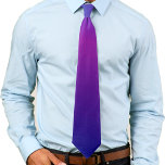 Gravata Azul Escuro, Púrpura Violeta, Gradiente Azul Elétr<br><div class="desc">Se você ama as cores legal de blues e roxo, este gradiente será perfeito para você. Estas são as cores da galáxia no seu melhor. Esta mistura de cores prismáticas sonhadora é uma bela abstrato vibrante. Design apresenta um gradiente de azul escuro a roxo violeta a azul elétrico. É um...</div>