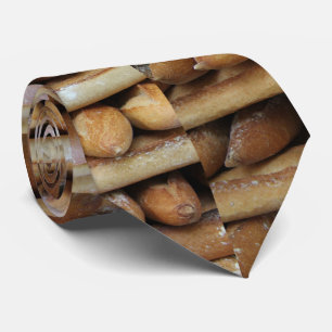 Gravata Baguettes frescos em um mercado