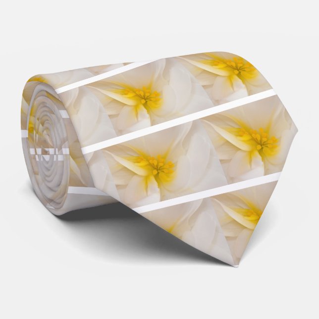 Gravata Begônia Branca (Rolled)