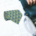 Gravata Belo Penas de Pavão Azul<br><div class="desc">Vestir em estilo com esta gravata de na moda que mostra a foto de um lindo Pavão azul impresso em um padrão repetitivo.</div>