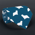 Gravata Cachorro Komondor Silhouettes Padrão Azul e Branco<br><div class="desc">Esta gravata original do Komondors faz um presente de excelente para pais de cães! Disponível em várias cores, esta gravata legal faz uma declaração para qualquer um que ama uma Komie. Um presente incrível para a cara que veste empate para negócios, ou para eventos especiais como programas de feriados, shows...</div>