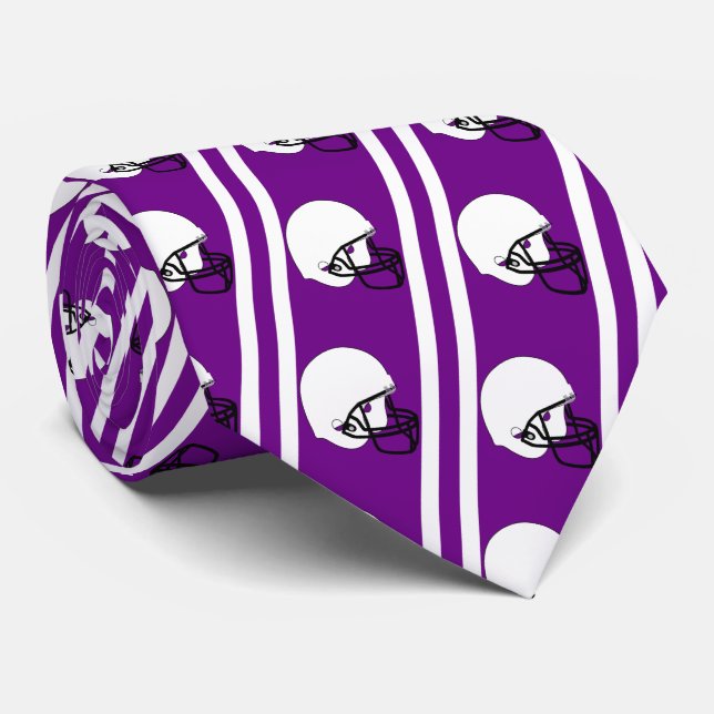 Gravata Capacete Branco de Futebol no Necktie Roxo (Rolled)