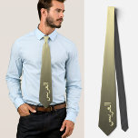 Gravata Casada árabe elegante ا ل ع ر ي س noivo<br><div class="desc">Elevem o seu casamento... com uma gravata personalizada única para homens árabes... procurando uma maneira divertida, mas sofisticada, de completar sua roupa de casamento ou adicionar um toque humorístico ao seu noivado ou fotos de casamento? Veja nossa bela gravata personalizada, com a palavra "ا ل ع ي س" em uma...</div>